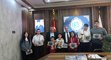 EN GÜZEL İSTİKLAL MARŞINI OKUDULAR