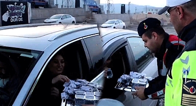 KIRIKKALE’DE JANDARMADAN HURMA İKRAMI