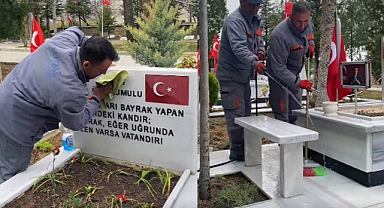ŞEHİTLİKTE BAYRAM HAZIRLIĞI