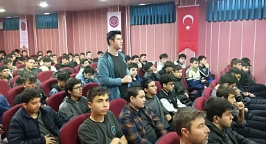AKADEMİSYENLERLE BULUŞTULAR