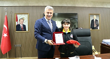 GÜLCAN, SUNGUR’UN KOLTUĞUNA OTURDU