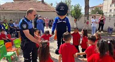 MİNİK ÖĞRENCİLER, POLİS AMCALARINI SEVDİ
