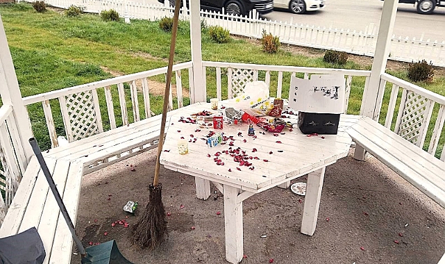 “BU KADAR DA OLMAZ!” DEDİRTEN MANZARA: PARKLAR ÇEKİRDEK KABUKLARIYLA DOLDU