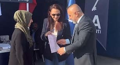 YAHŞİHAN'DA GENÇLERDEN ANAHTAR PARTİ'YE YOĞUN İLGİ