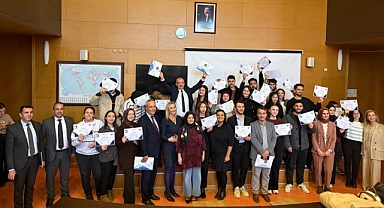 ÖĞRENCİLERE YAPAY ZEKA EĞİTİMİ VERİLDİ