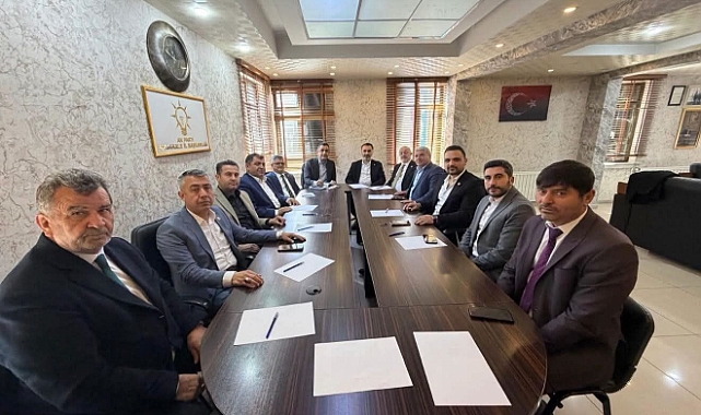 AK PARTİ HEYETİ İL GENEL MECLİS ÜYELERİYLE KAPSAMLI TOPLANTI GERÇEKLEŞTİRDİ