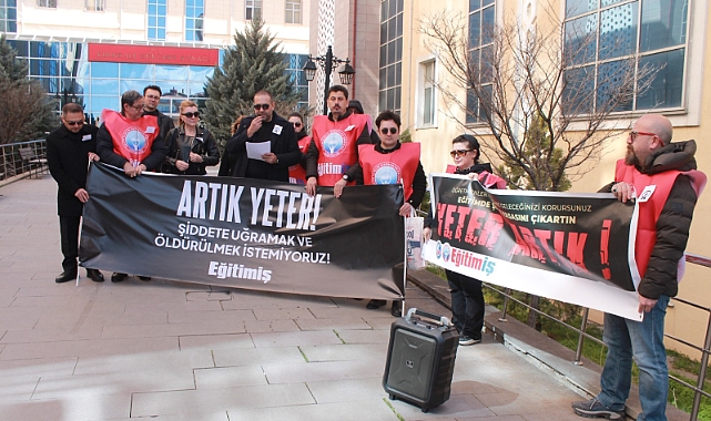 BU ÜLKEDE OKULDA YİNE BİR ÖĞRETMEN ÖLDÜRÜLDÜ! ARTIK YETER!