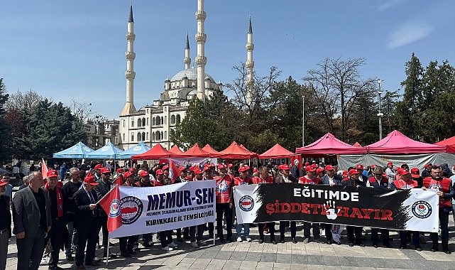 ÖĞRETMENE UZANAN EL GELECEĞE UZANMIŞTIR