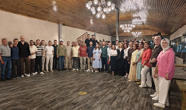 MÜDÜRLERİNİ VE MESAİ ARKADAŞLARINI UĞURLADI